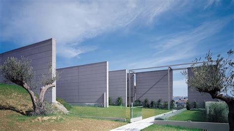 location capannone industriale fondazione prada|fondazione prada.